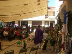 Con una misa, familiares y amigos despiden al menor José Luis Alberto Tehuatlie Tamayo. Foto: ‏@Politiconsultor. ‏ ESPECIAL /
