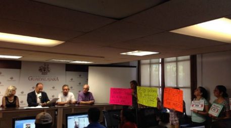 Los regidores panistas,  Mario Salazar Madera y Maribel Alferian, creen que el TAE se extralimita en sus funciones. Foto: @GEPANGDL. ESPECIAL /