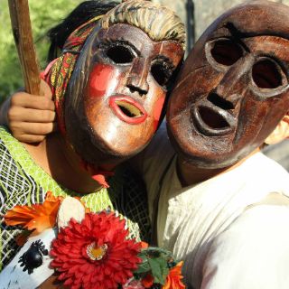 El barro negro asume su lugar en la Guelaguetza