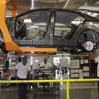 Concretan inversión de ocho empresas de la industria automotriz