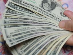 La divisa americana se vendió hasta en 13.25 y se compró en un mínimo de 12.45. ARCHIVO /