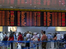 Vista de algunos de los vuelos cancelados en el aeropuerto Ben Gurion. EFE /