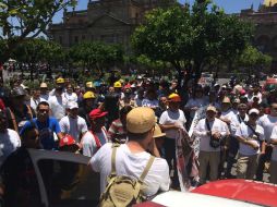 Unos 150 'traga humos' de por lo menos cinco municipios de Jalisco marcharon este martes.  /