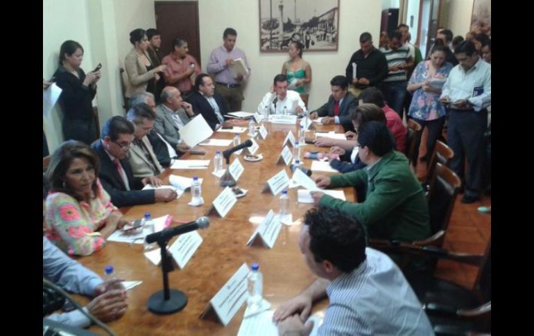 Imagen de la sesión de la Comisión de Hacienda del Congreso local. Tomada de @LegislativoJal. ESPECIAL /