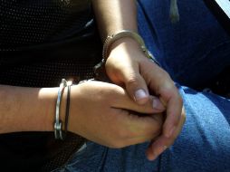 Los detenidos viajaban en un auto compacto, que aceleraron al notar la presencia de los agentes. ARCHIVO /