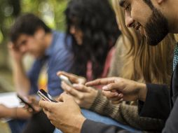 Según un estudio, todos los que husmean en un celular ajeno abre las fotos privadas; el 90% ingresa a las redes sociales. ARCHIVO /