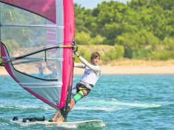 Varela se enfrentó ante rivales de alto nivel en el Campeonato Mundial Juvenil de Vela, en Portugal. ESPECIAL /