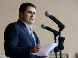 El presidente de Honduras, Orlando Hernández, habla sobre su viaje a EU junto con sus homólogos de Guatemala y El Salvador. AFP /