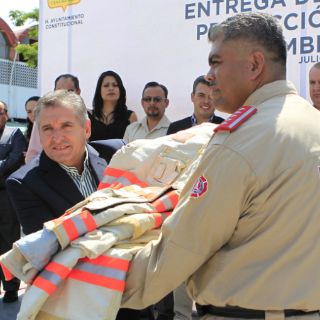 Entregan equipo especializado a los bomberos de Tonalá