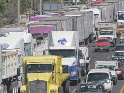 La manifestación provoca tráfico en la zona. ARCHIVO /
