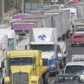 Marcha provoca congestionamiento en Carretera a Chapala