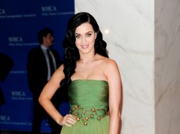 La cantante demostró que guarda grandes sorpresas en su armario. ARCHIVO /