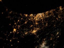 El astronauta Alexander Gerst publica una fotografía de la zona de ataque vista desde el espacio. TOMADA DE @Astro_Alex  /