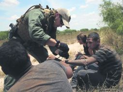 FALFURRIAS. La Patrulla Fronteriza detuvo a inmigrantes indocumentados en el condado de Brooks Country, en Texas. AFP /