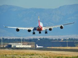 El acuerdo de la empresa aérea española afectaría a mil 427 trabajadores, de colectivos de tierra y pilotos. Foto: @Iberia. ESPECIAL /
