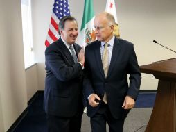 El gobernador Edmund Brown (d) y José Antonio Meade Kuribreña (i), durante la gira de éste en California. AP /