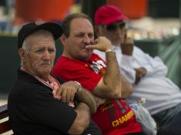 Los varones tienen también a ser más propensos por causas de alcohol y tabaco. ARCHIVO /