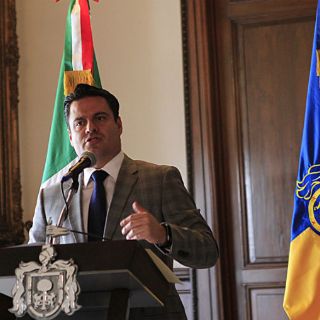 Aristóteles Sandoval promete apoyo a centrales de abastos