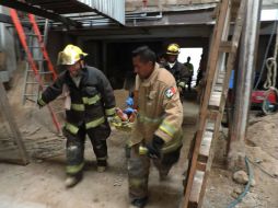 El hombre es trasladado a la morgue de Magdalena para ser identificado de manera oficial. ARCHIVO /