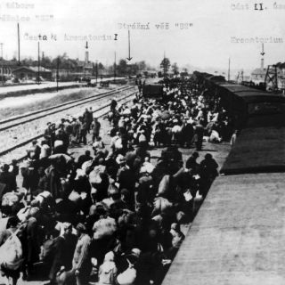 Rememoran centro de concentración nazi en Mauthausen