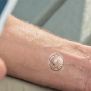 Motorola presenta tatuaje para desbloquear celulares