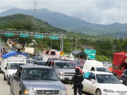 El tráfico vehicular es desviado hacia la carretera federal Puente de Ixtla-Amacuzac. ARCHIVO /