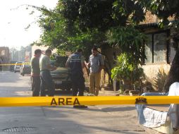 Autoridades presumen que la persona fue asesinada a golpes, dado que tenía manchas de sangre en la cabeza.  /