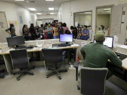 Actualmente hay 999 niños en el albergue temporal en Lackland, San Antonio. ARCHIVO /