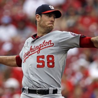 Fister lanza sólido y derrota a los Rojos