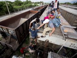 Miles de niños centroamericanos han cruzado la frontera con México sin compañía de adultos. ARCHIVO /