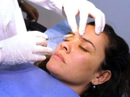 La contracción de los músculos del entrecejo propicia a que se estimule la amigdala que regula emociones como la tristeza. EFE /