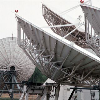 Axtel emite deuda para invertir en 2015