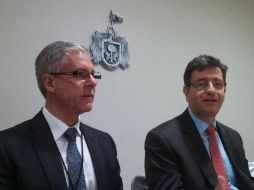 Pablo Kuri Morales (d) y Jaime Agustín González Álvarez, durante la Primera Reunión Nacional de Chikungunya, en Guadalajara.  /