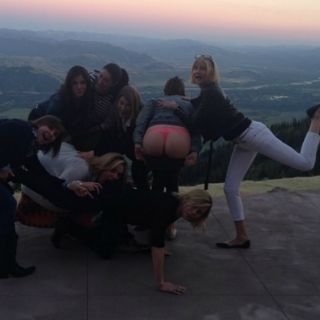 Sandra Bullock enseña su trasero en su cumpleaños