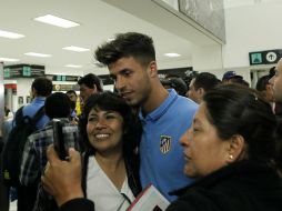 El cuadro Colchonero causó revuelo en su llegada al Aeropuerto del DF. NTX /