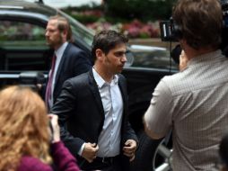 Kicillof, no formuló declaraciones al entrar a las oficinas del mediador Dan Pollack. AFP /