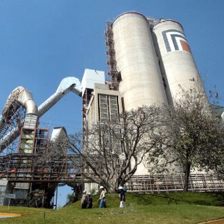 Fitch sube calificaciones de Cemex