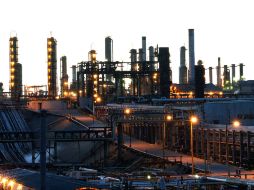 El petróleo se ha vuelto la moneda de cambio de un mercado negro enormemente lucrativo para el crimen organizado. ARCHIVO /