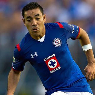 Marco Fabián, distraído por su futuro