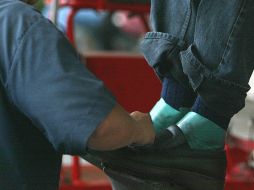 La economía informal se ubicó en 118 mil 523 pesos anuales a precios de 2008 por puesto ocupado en la informalidad. ARCHIVO /