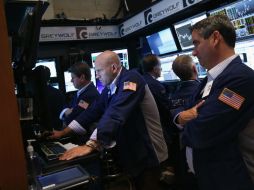 El NYSE Composite pierde 81.33 puntos, mientras que el Standard & Poor's 500 cede  20.82 puntos. AFP /
