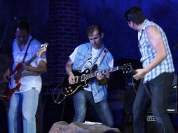 'No pretendemos imitar a Hombres G, pretendemos guardar tal cual la idea musical que ellos tienen', dice la banda.  /