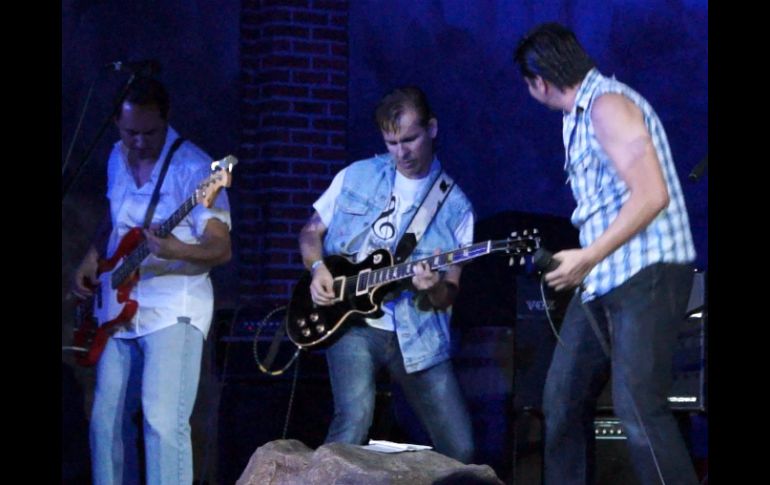 'No pretendemos imitar a Hombres G, pretendemos guardar tal cual la idea musical que ellos tienen', dice la banda.  /