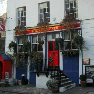 Un pub inglés 'embrujado' atrae a celebridades mundiales