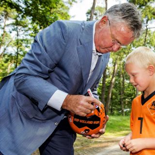 Guus Hiddink descarta muchos cambios en Selección de Holanda