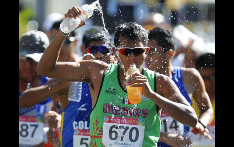 Eder sabe que la lucha por los cupos será cerrada por el talento que hay en el atletismo nacional. ARCHIVO /