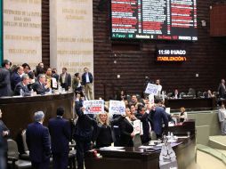 La discusión inició con la presentación de ocho mociones suspensivas del PRD, PT y MC que fueron rechazadas. SUN /