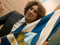 El día de hoy fue presentado ante el Málaga como el nuevo guardameta por tres temporadas. TWITTER: @MalagaFC. ESPECIAL /