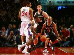 El basquetbolista (d) ya lleva 13 años con el equipo y permanecerá por lo menos tres temporadas más. MEXSPORT /