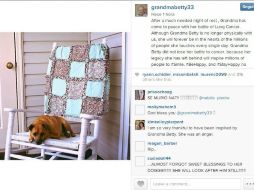 La noticia de su muerte es acompañada con una foto de la silla de la abuela, en la cual se ve a su perro, cabizbajo. ESPECIAL /